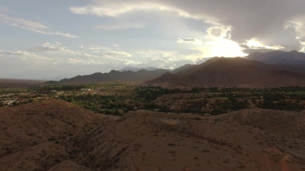 Gün Batımında Arjantin Salta Daki Cachi Köyünün Hava Görüntüsü Köy — Stok video