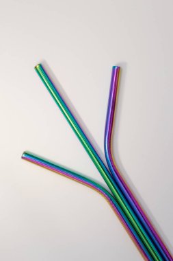 Yeniden kullanılabilir metal pipetler. Günlük yemeklerde sıfır plastik örneği.