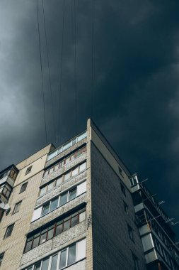 Şehrin modern binası 