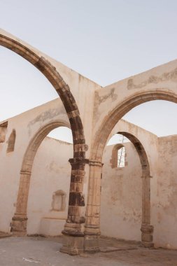 Eski binadaki eski kilise.