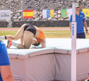 Kadın sporcular stadyumda..