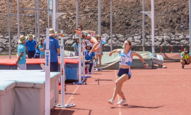 İstanbul, Türkiye - Mayıs 0, 6, 20, 18: Türk Federasyonu Olimpiyat Şampiyonası sırasında Türkçe koşuda tanımlanan sporcu