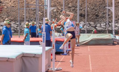 İstanbul, Türkiye - Mayıs 23, 20 0 18: Türkiye Federasyonu Atletizm Şampiyonası sırasında koşan tanımlanamayan sporcu