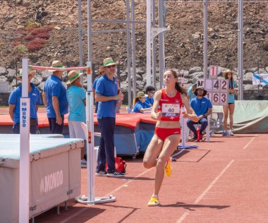 İstanbul, Türkiye - Şubat 08, 2019: İstanbul 31 Şampiyonası 'nda koşan tanımlanamayan sporcu