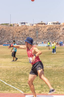 Yarışmada koşan bir sporcunun görüntüsü