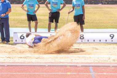 İstanbul, Türkiye - 16 Şubat, 2018: Türkiye Atletizm Federasyonu Atletizm Şampiyonası sırasında koşan tanımlanamayan sporcu