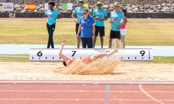 İstanbul, Türkiye - Ağustos 0 5, 2 0 21: Balkan 'da koşan tanımlanamayan sporcu
