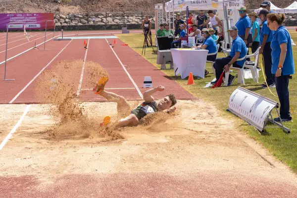 İstanbul, Türkiye - 24 Ağustos, 202: Balkan Atletizm Şampiyonası sırasında koşan tanımlanamayan sporcu