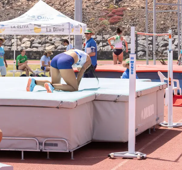 Yarışın başlangıç çizgisinde bir atlet