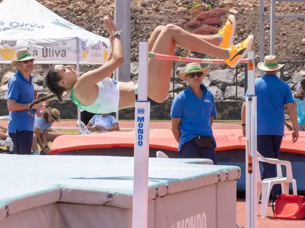 İstanbul, Türkiye - Haziran 23, 20 0 21: İstanbul Federasyonu Türkiye Atletizm Şampiyonası 'nda atlet atleti atlama ve yarışma