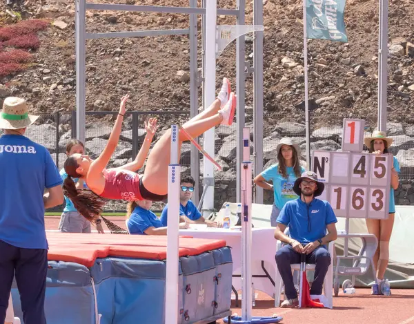 İstanbul, Türkiye - 16 Ağustos, 2019: Balkan atletizm dalında koşan sporcu