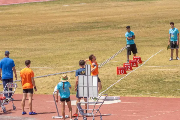 Odessa, Ukrayna 19 Haziran, 2016: 2 Açık Alan Yarışması 'nda koşan erkekler. Sporcular. Renkli, başla