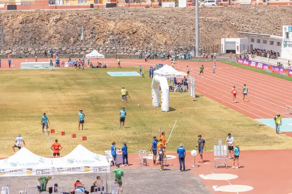 İstanbul, Türkiye - 14 Ağustos, 27: İstanbul Parkı 'ndaki 4. Türk Atletizm Festivali' nde koşan sporcular