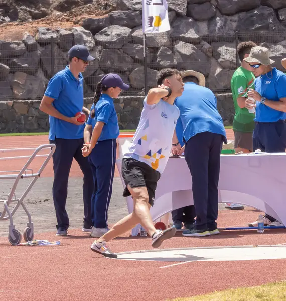 Rio de Janeiro, Brezilya - Mayıs 19, 2019: Rio de Janeiro 'daki insanlar. Olimpiyat çizgisi