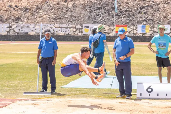 İstanbul, Türkiye - 31 Eylül, 2016: İstanbul Üniversitesi 'nde koşan tanımlanamayan sporcu.