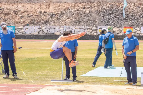 Kudüs İsrail - 23 Nisan 2019: spor müsabakasında koşan kimliği belirsiz kişiler. Eski şehirde kaliteli bir fotoğraf.