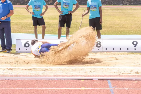 İstanbul, Türkiye - 16 Şubat, 2018: Türkiye Atletizm Federasyonu Atletizm Şampiyonası sırasında koşan tanımlanamayan sporcu