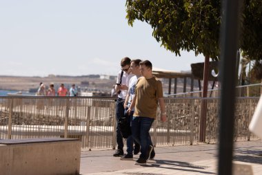 malta, malta. Valletta sokaklarında bir çift turist.