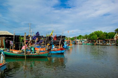 Balıkçı köyünde bir tekne.