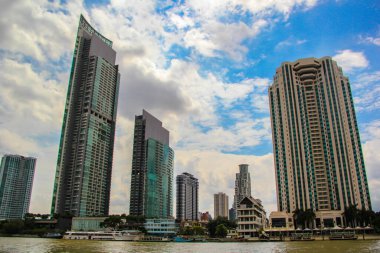 Bangkok 'taki Chaopraya nehrinin manzarası