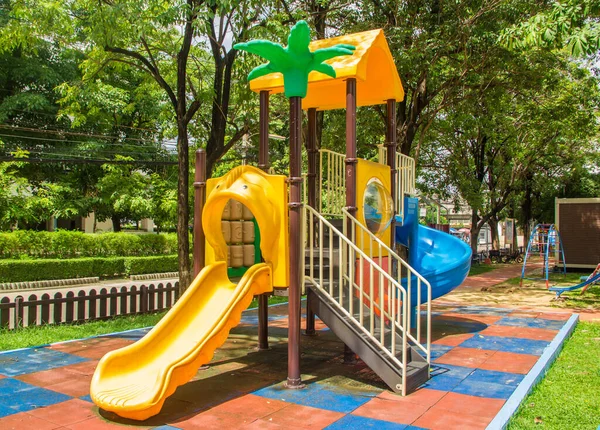 Kolorowy Plac Zabaw Parku — Zdjęcie stockowe