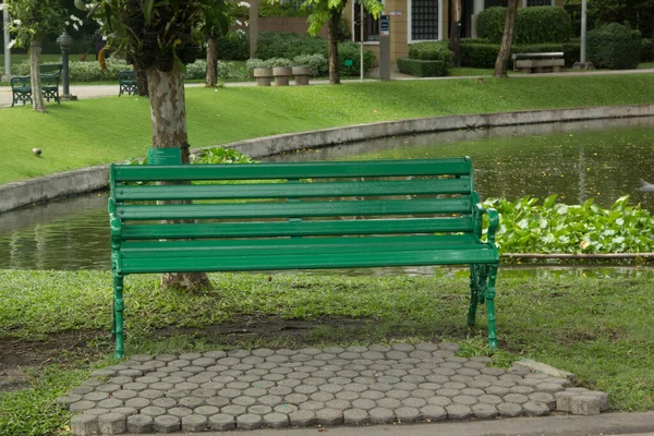 Green Bench Garden — Stock Photo, Image
