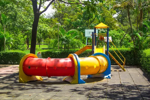 Bunter Spielplatz Park — Stockfoto