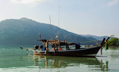 Surin Adası'nda uzun kuyruklu tekne, Tayland