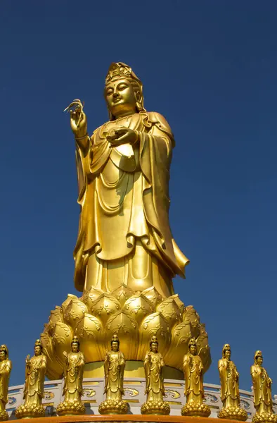 Kuan yin görüntü mavi gökyüzü buddha Çin sanatı