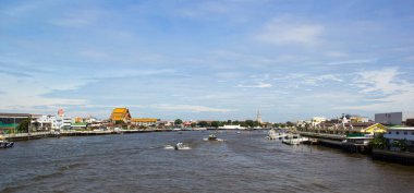 Chaopraya Nehri ile Bangkok şehrinin manzarası
