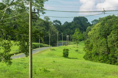 Asfalt yol ve dağ manzarası