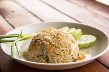 Yengeç Fried rice plaka üzerinde