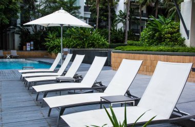 Otel ve tatil seyahat ve tatil için açık yüzme havuzunda havuzuyla yatak