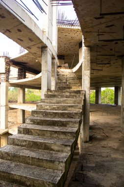 İnşaatta eski beton merdiven