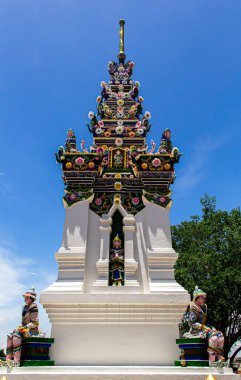 Tayland 'da güzel renkli bir stupa