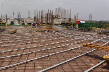 Endüstriyel Bina inşaat sonrası gerginlik site üzerinde çalışıyor