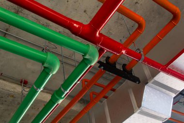 Boru sistemleri, tavan binasında boru hattı.