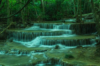 Kanchanaburi 'de büyük bir şelale