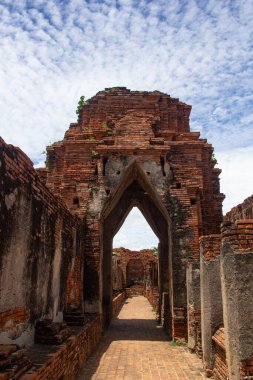 Ayutthaya tarihi parkındaki tapınakta antik pagoda