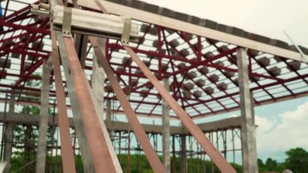 Будівельне Обладнання Сучасні Будівельні Технології Рейки Влаштовані Транспортування Черепиці Плетінням — стокове відео