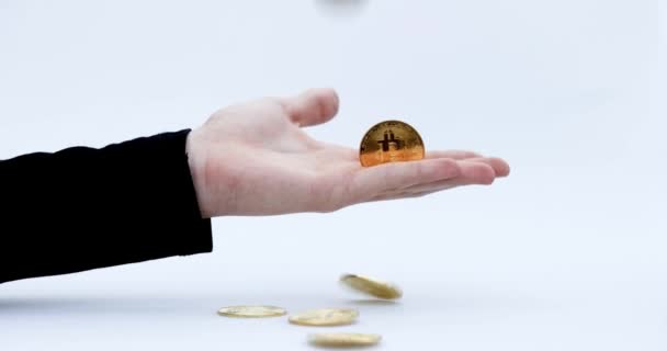 Zlato Bitcoin Dávat Přijímat Ručně Reprezentuje Kryptoměna Transakce Nákupu Placení — Stock video