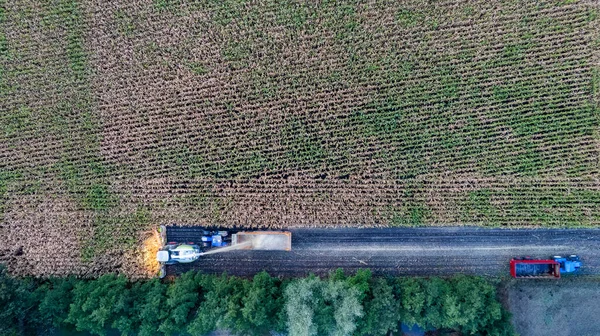 Aerial Drone View Flight Combine Harvester Que Colhe Milho Seco — Fotografia de Stock