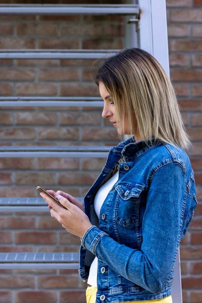 Portrait Young Businesswomen Trendy Clothing Using Smartphone Background Brick Wall — Stock Photo, Image