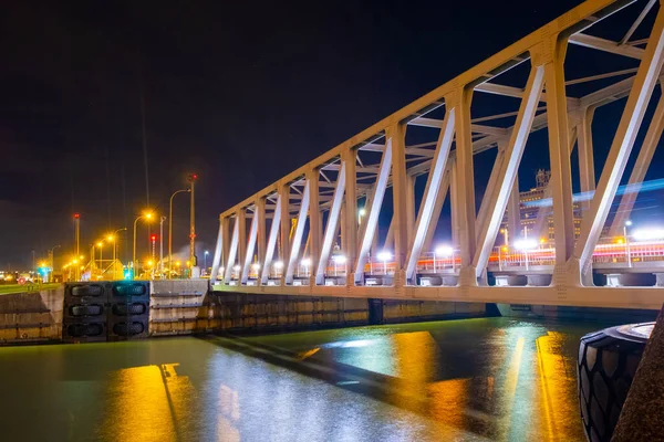 Nattutsikt Över Belyst Bro Ovanför Floden Scheldt Antwerpen Belgien Högkvalitativt — Stockfoto
