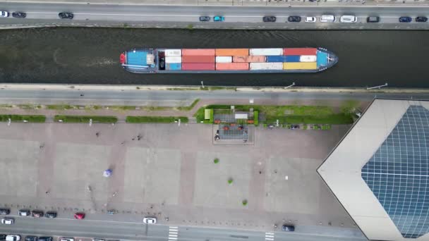Luftaufnahme Eines Kanals Und Eines Bahnhofs Belgien Eine Fähre Und — Stockvideo