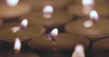 Diwali, Deepavali veya Dipawali, ışıkların popüler Hindu festivalleri, karanlığa karşı ışığın, kötülüğe karşı iyinin ve cehalete karşı bilginin simgesidir. Döngü arkaplan dekorasyonu