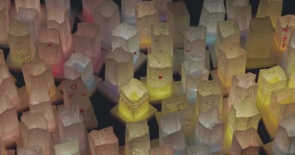 Yeni Yıl Fener Festivali Sırasında Gölde Yüzen Kağıt Fenerleri Yüksek — Stok video