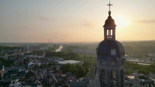 ヴラーム ブラバント ベルギー 2023年9月9日 マルティヌス大聖堂またはサン マルティヌス大聖堂の上に昇る太陽 高品質4K映像 — ストック動画