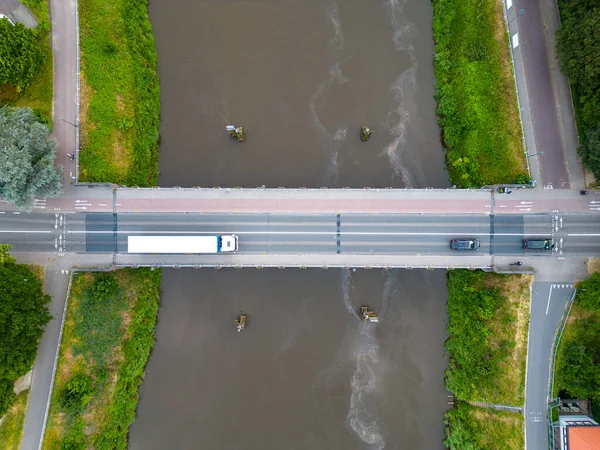 Flygfoto Pov Direkt Ovanför Bron Med Lite Biltrafik Långsam Antenn — Stockfoto