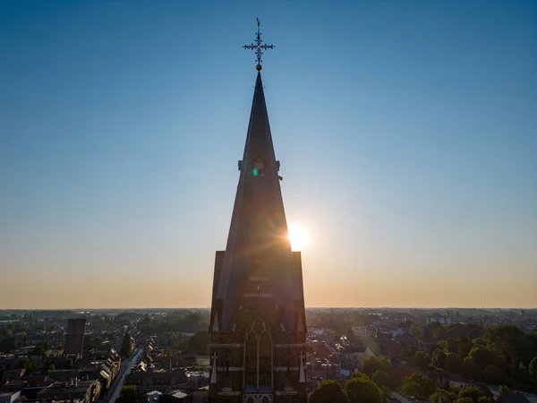 Luftaufnahme Der Silhouette Einer Himmlischen Religiösen Kirche Oder Eines Kirchturms — Stockfoto